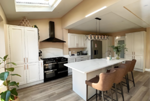 Open-plan Shaker one-wall fitted kitchen with a central island, Legno White Grey cabinets and Calacatta quartz worktops.