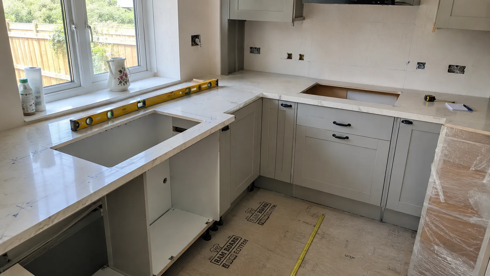 Supports worktop installation search intent.