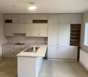 White Shaker kitchen with a sink peninsula in Portmarnock, Dublin