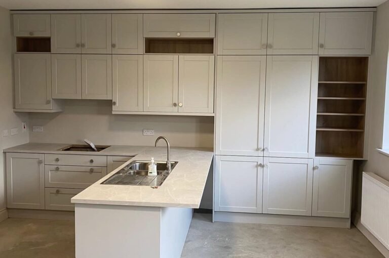 White Shaker Kitchen with a Peninsula in Portmarnock, Dublin